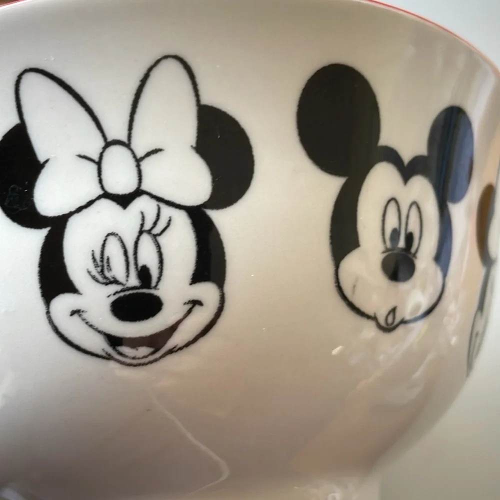 Disney Mickey & Minnie Mouse Ceramic Bowl Cereal Soup Salad Black & White +
Red - Picture 4 of 5